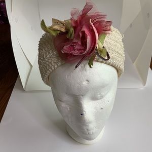 Vintage off white pillbox type Jackie O hat with rose